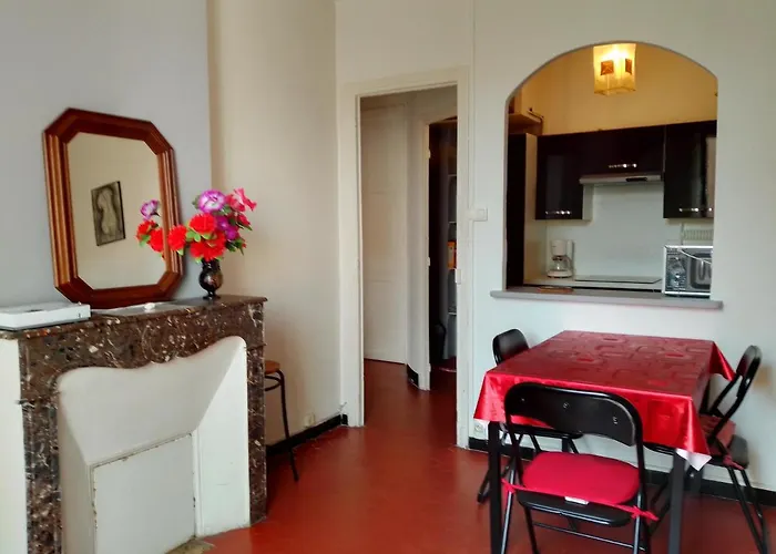 Typical Toulon Apartment 50M Beaches